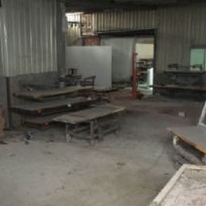 厂房专家L:钢构厂房650平出租 可进9.6米车