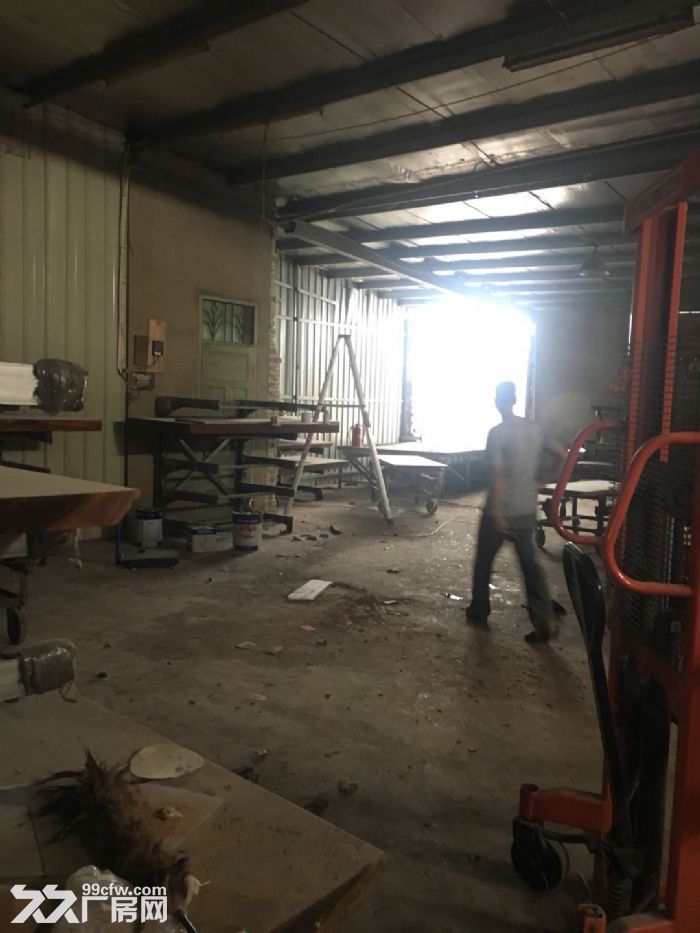 厂房专家L:钢构厂房650平出租 可进9.6米车 生活方便 不接受污染-图3